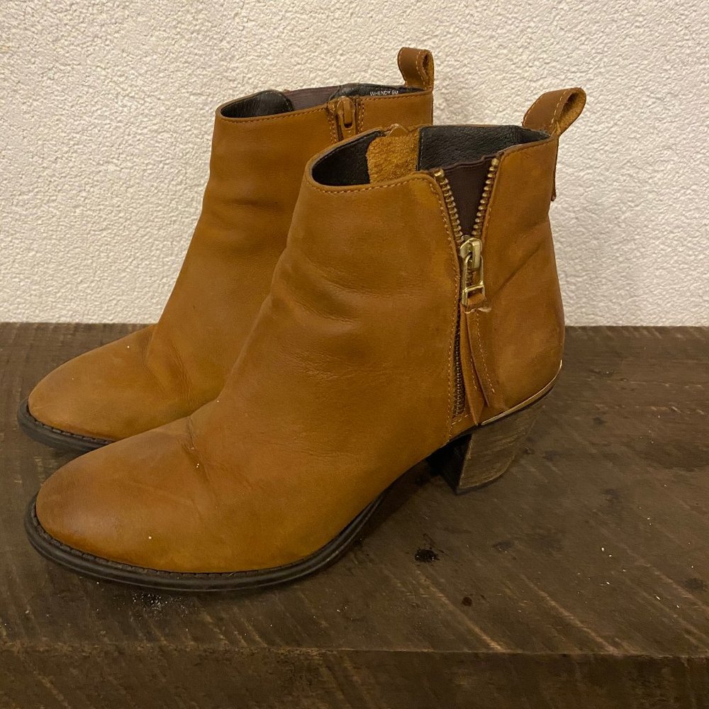 Steve Madden Tan Heeled Ankle Booties - Size 9